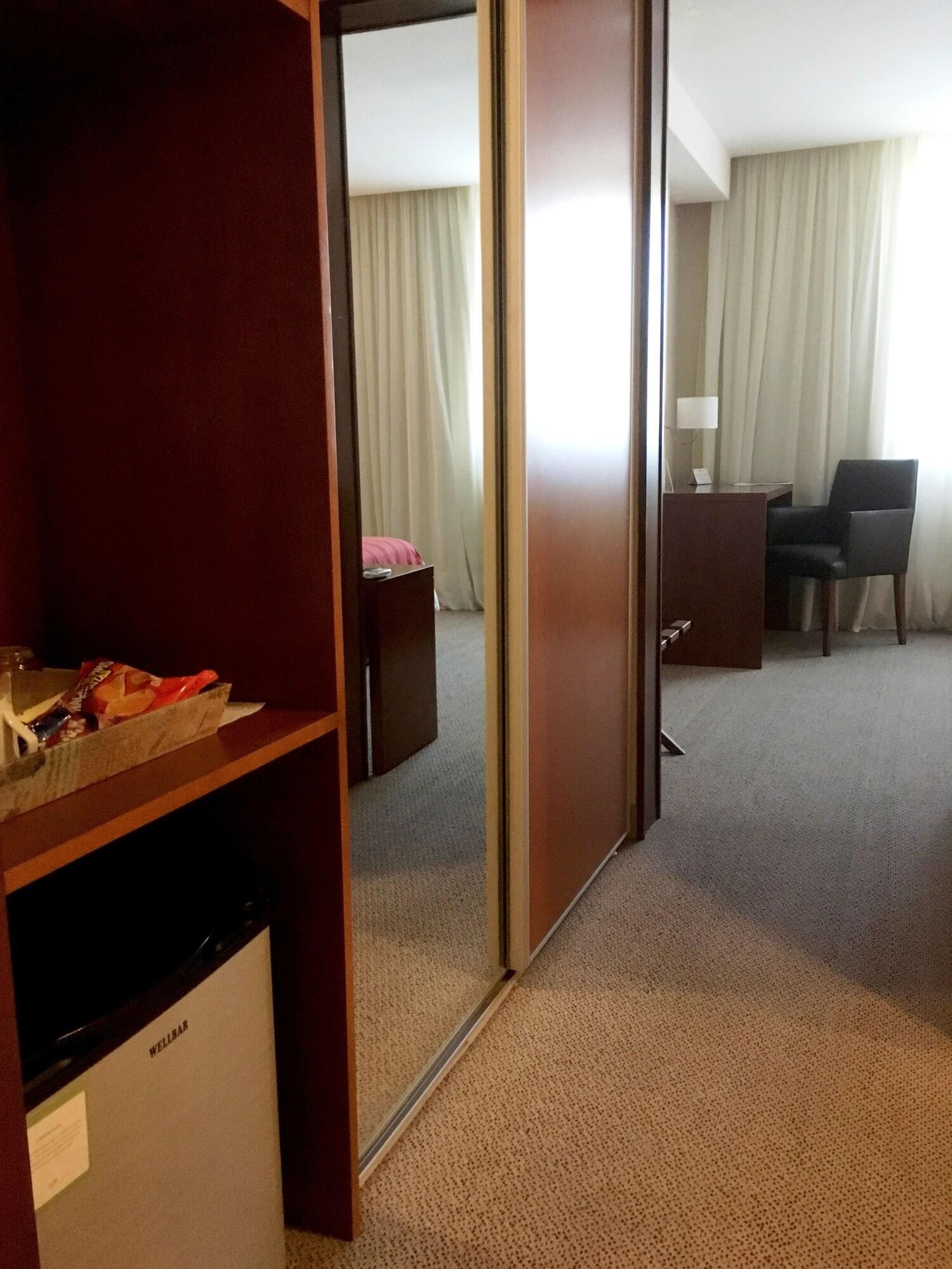 Howard Johnson Hotel Yerba Buena Dış mekan fotoğraf