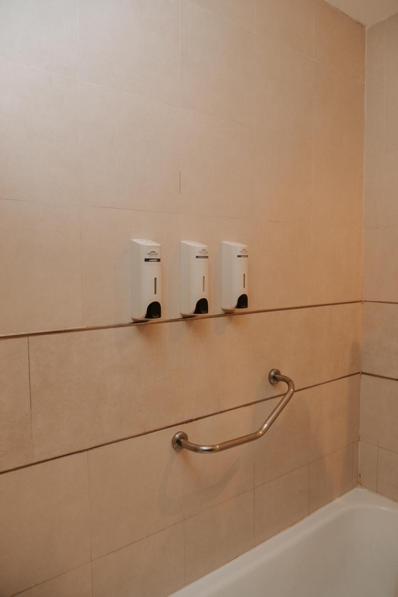 Howard Johnson Hotel Yerba Buena Dış mekan fotoğraf