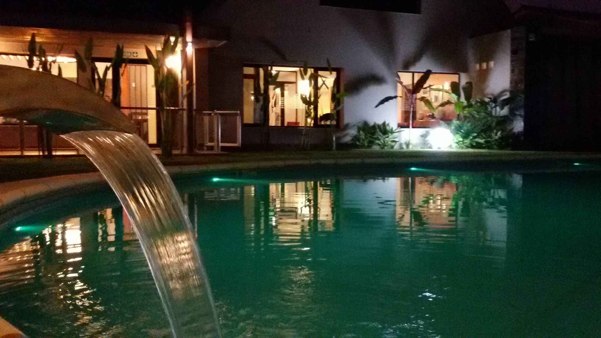 Howard Johnson Hotel Yerba Buena Dış mekan fotoğraf